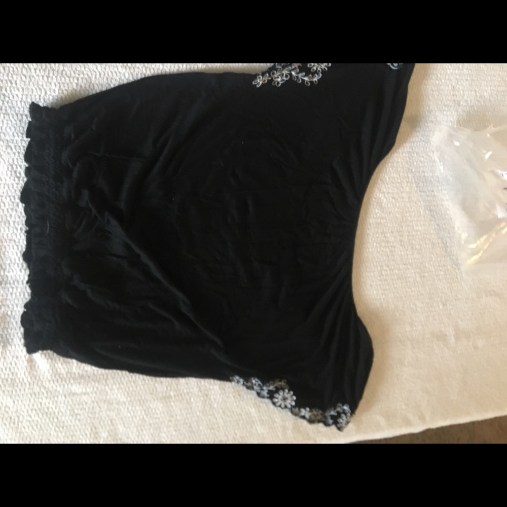 What seal top black and white
